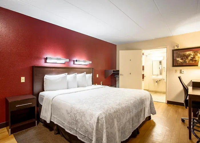 Red Roof Plus+ Chicago -