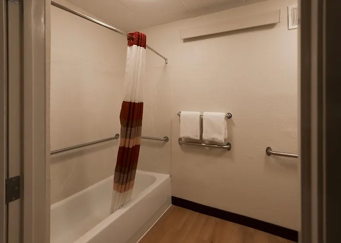 Hotel Red Roof Plus+ Chicago -