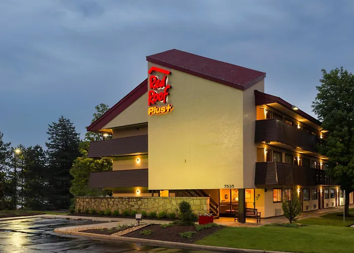 Red Roof Plus+ Chicago - Hotel Willowbrook