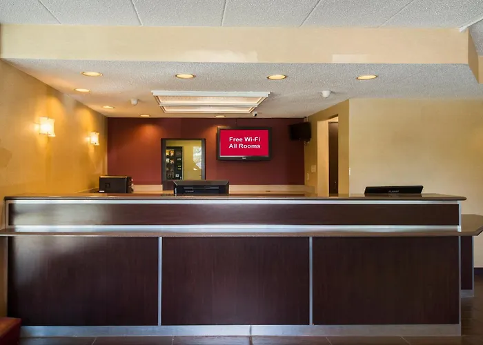 Hotel Red Roof Plus+ Chicago - Willowbrook