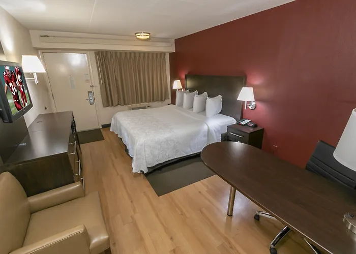 Red Roof Plus+ Chicago - Hotel 3*