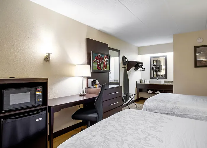 Hotel Red Roof Plus+ Chicago - 3*