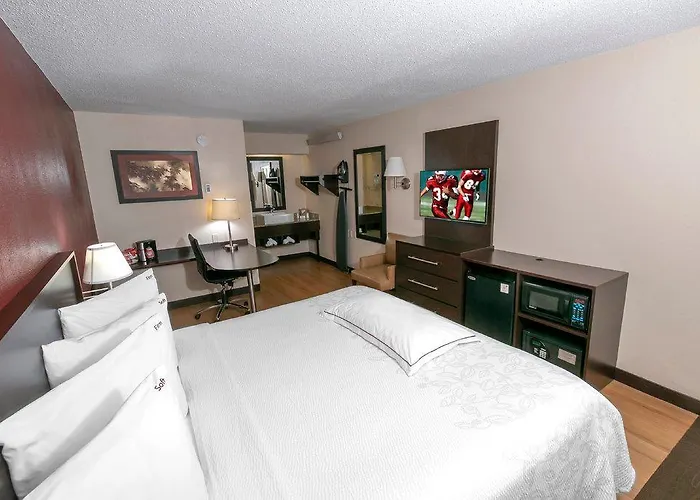 Red Roof Plus+ Chicago - 3* Willowbrook