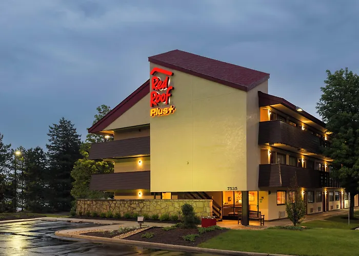Hotel Red Roof Plus+ Chicago - 3*