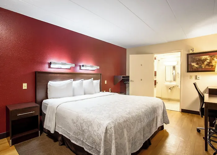 Red Roof Plus+ Chicago - Hotel Willowbrook