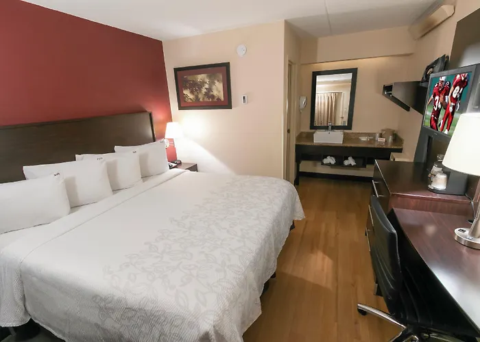 Red Roof Plus+ Chicago - Hotel 3*