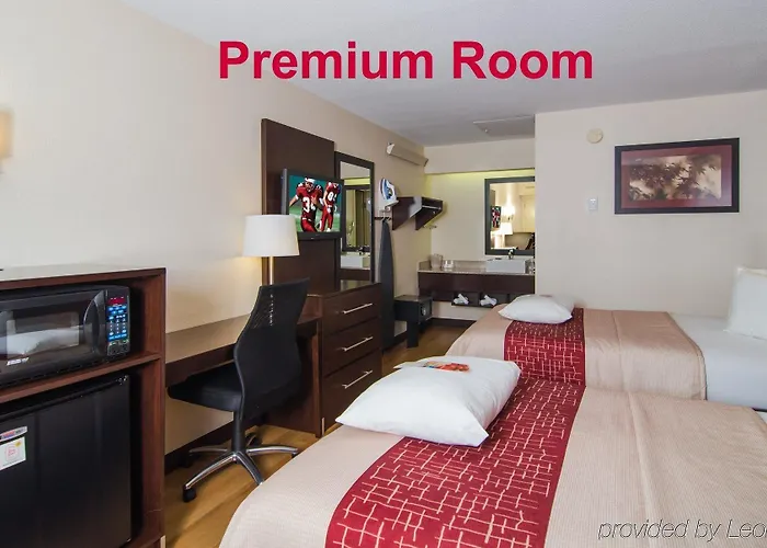 Red Roof Plus+ Chicago -