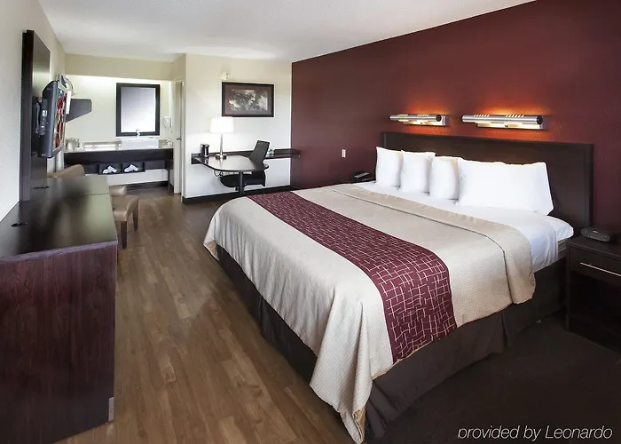 Hotel Red Roof Plus+ Chicago -