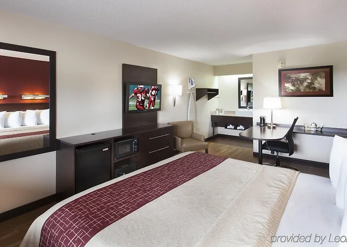 Hotel Red Roof Plus+ Chicago -