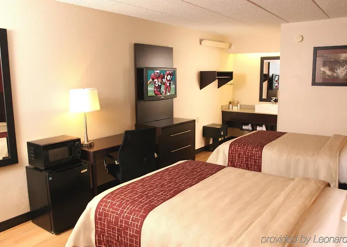 Hotel Red Roof Plus+ Chicago - 3*
