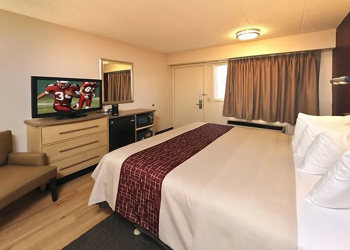 Red Roof Plus+ Chicago - Hotel 3*