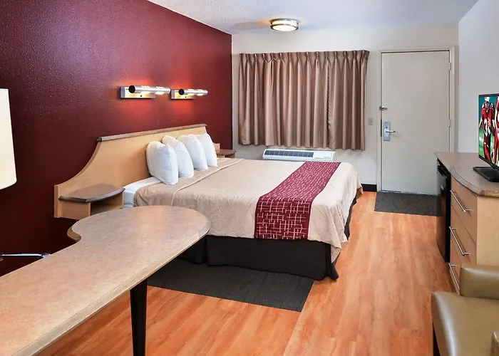 Red Roof Plus+ Chicago - 3* Willowbrook