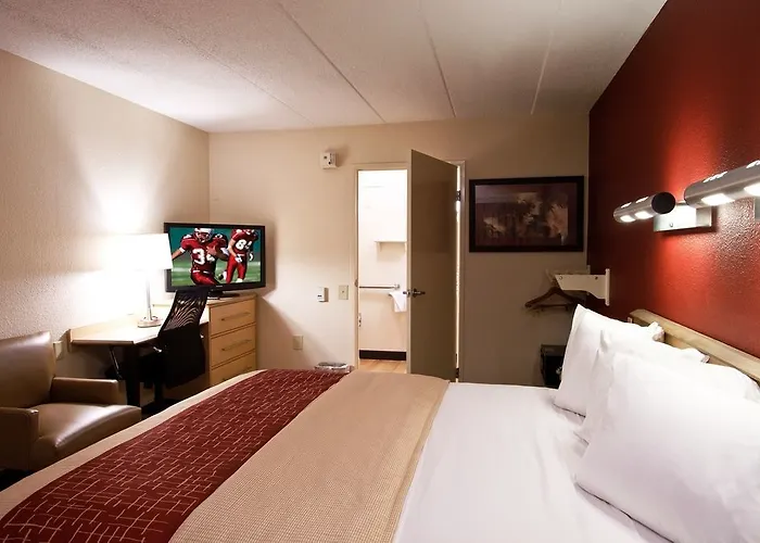 Red Roof Plus+ Chicago - Hotel 3*