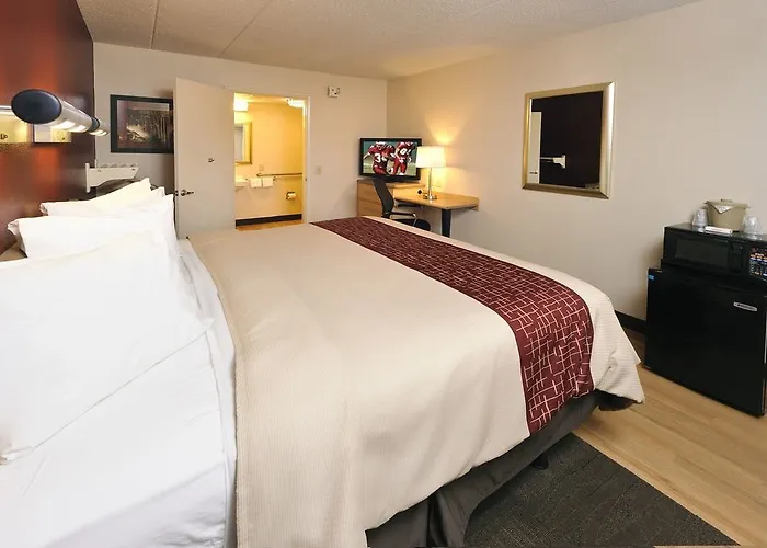Red Roof Plus+ Chicago - Hotel 3*