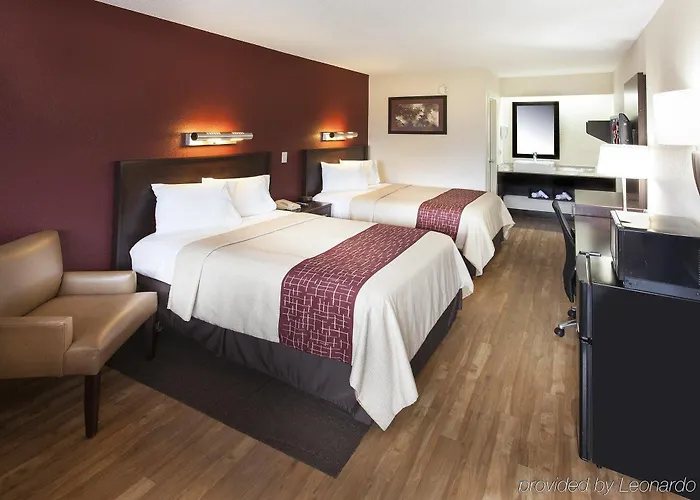 Hotel Red Roof Plus+ Chicago - 3*