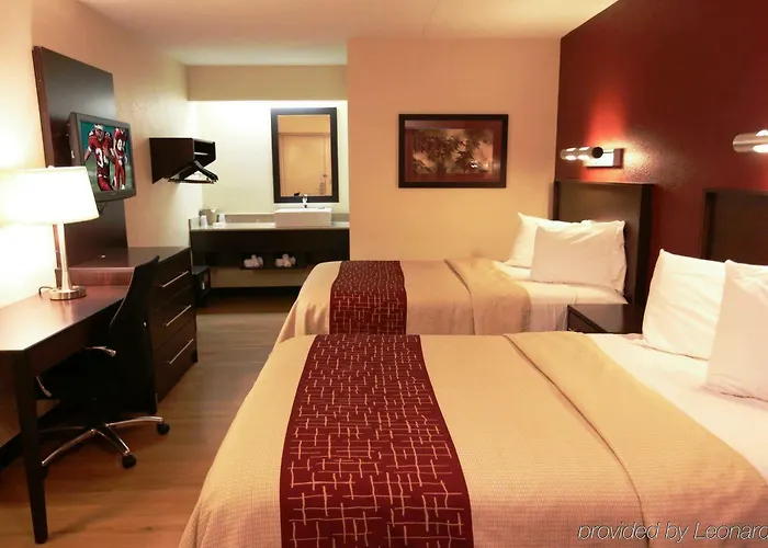 Hotel Red Roof Plus+ Chicago - 3*