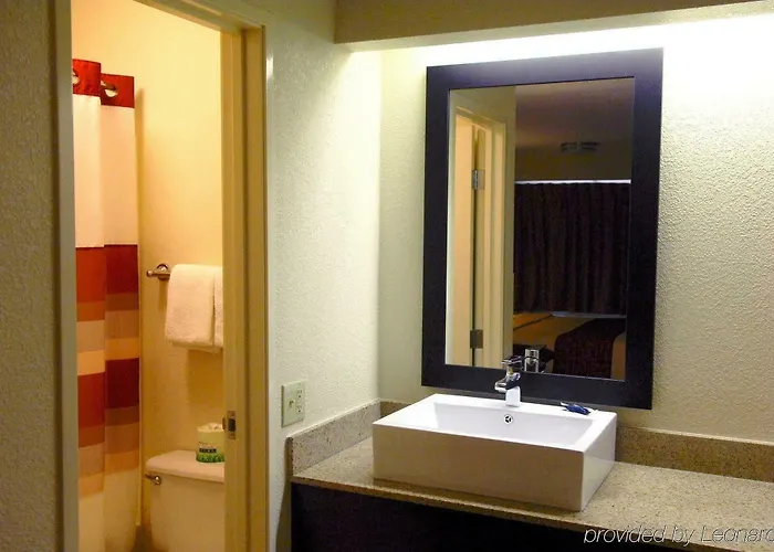 Hotel Red Roof Plus+ Chicago -